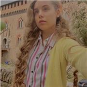 Studentessa universitaria offre lezioni a domicilio a ragazzi dei istituti scolastici primari, secondari e superiori; in particolare di matematica, ma anche di fisica e chimica. Almeno due volte alla settimana